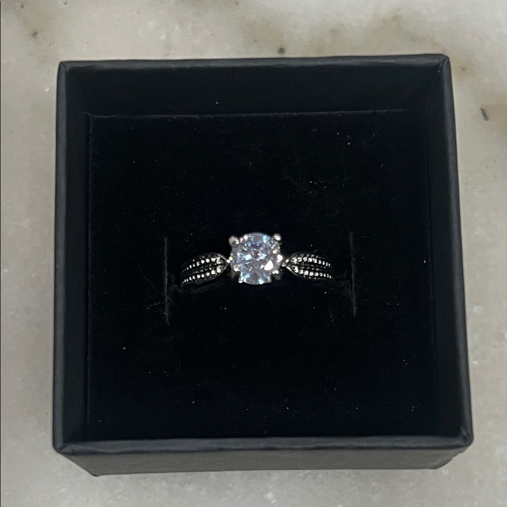 Elegant Silver Ring with Crystal Accent Size 7.25